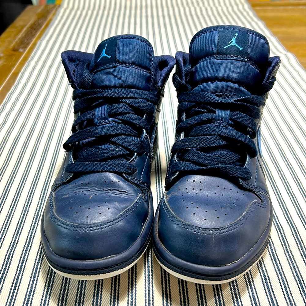 Navy Nike Air Jordan’s